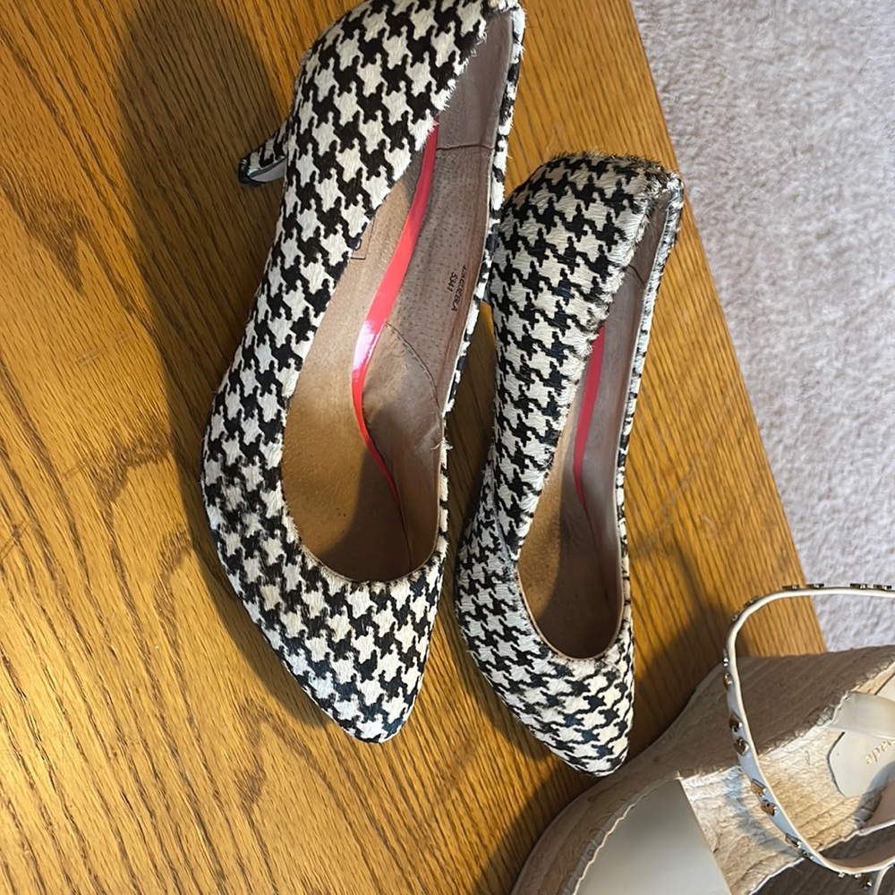 Topshop camel hair herringbone kitten heels size 8